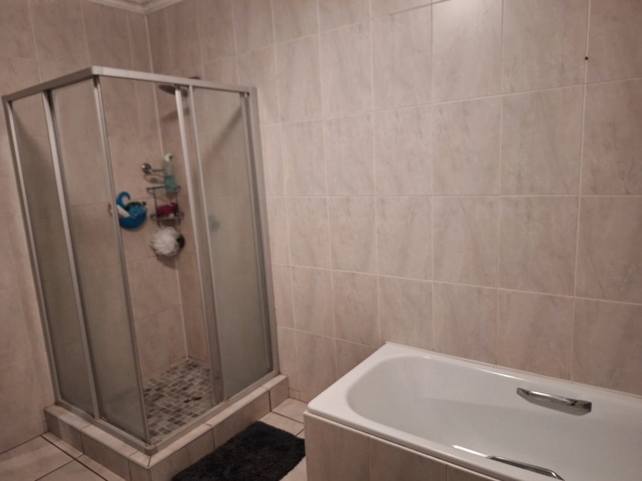 3 Bedroom Property for Sale in Kannoniers Park North West